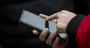 Сначала платят, а потом требуют перевода денег — не поддавайтесь
